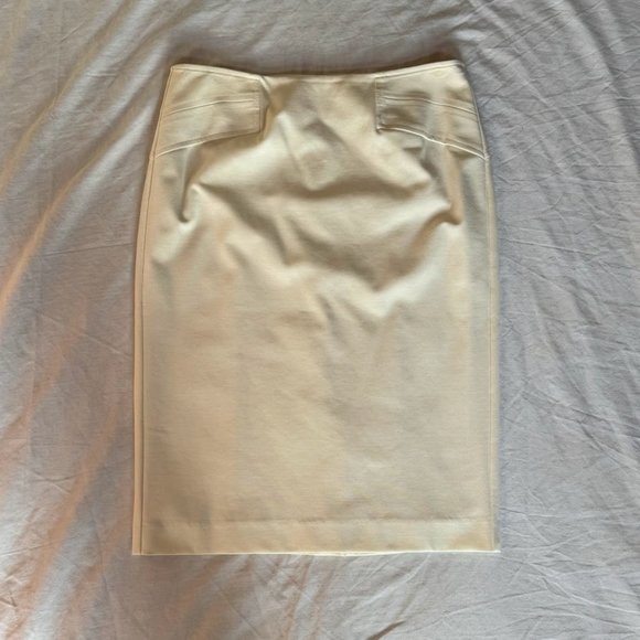 Le Chateau Cream Blazer Skirt Suit Set - Picture 6 of 12